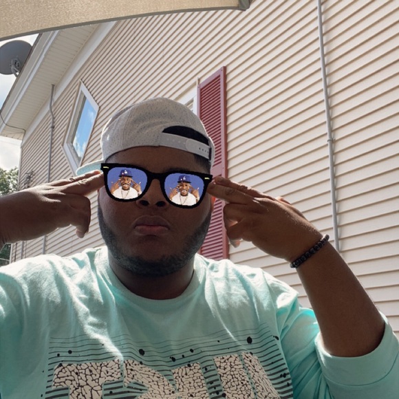 Meet your Posher, Chris - Picture 2 of 3